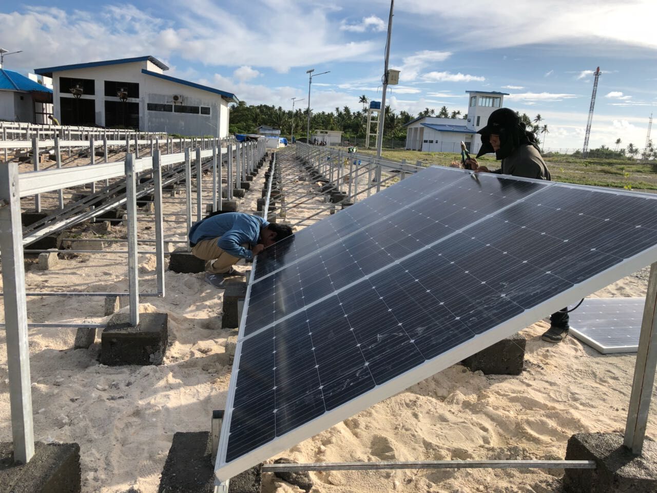 How we finish the airport projects 60KW solar energy panels in Indonesia？